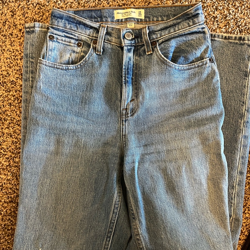 Abercrombie 90s straight ultra high rise Jean size 00 short